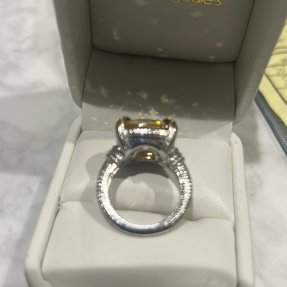 Judith Ripka Canary Cushion Ring. size 6 NIB - Picture 5 of 14